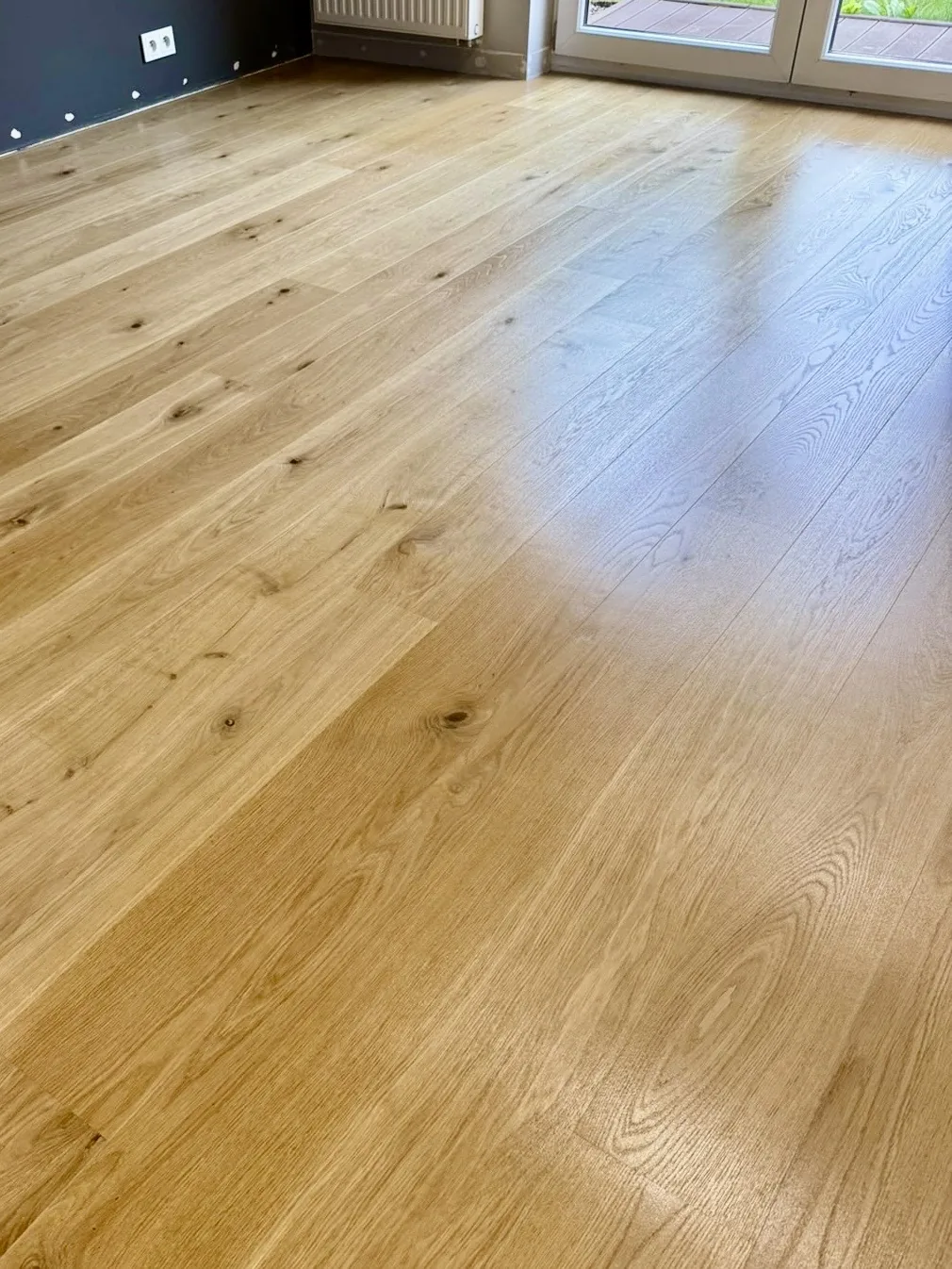 Deska warstwowa debowa po renowacji, naturalny kolor drewna
